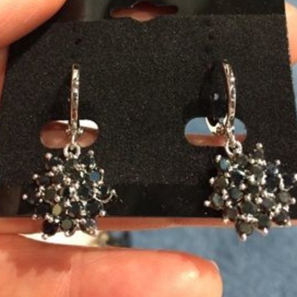 Adorable Earrings - Picture 2 of 3